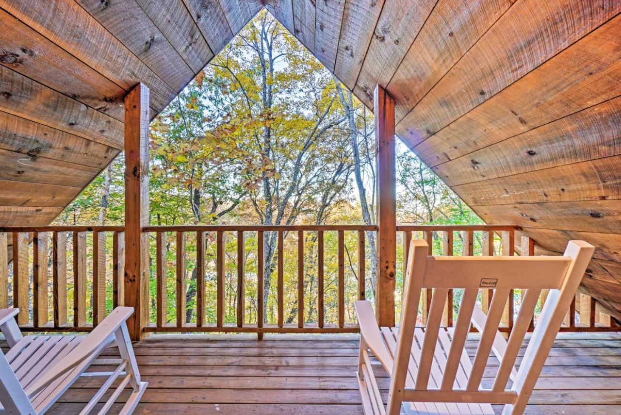 Grin N Bear It Cabin With Hot Tub And Fire Pit! ピジョンフォージ エクステリア 写真