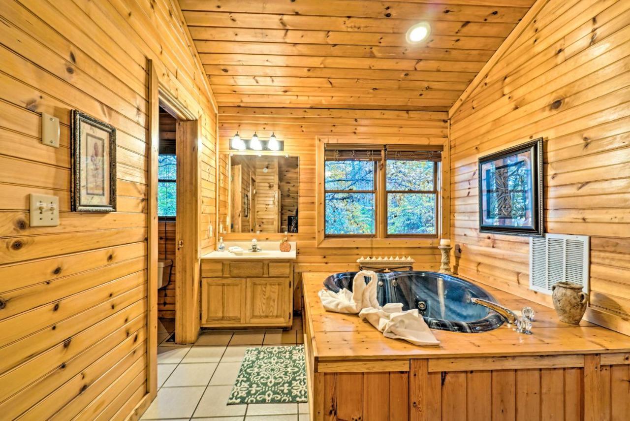 Grin N Bear It Cabin With Hot Tub And Fire Pit! ピジョンフォージ エクステリア 写真