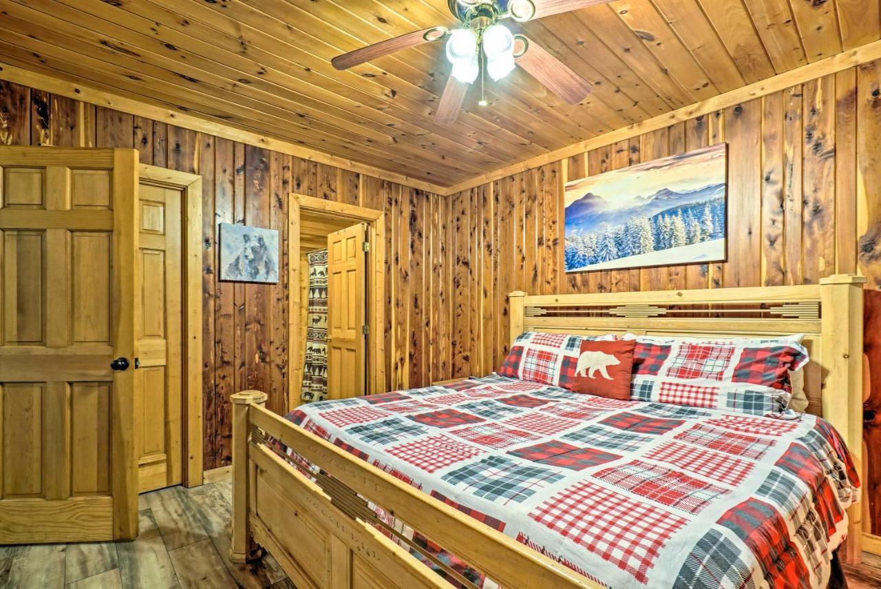 Grin N Bear It Cabin With Hot Tub And Fire Pit! ピジョンフォージ エクステリア 写真