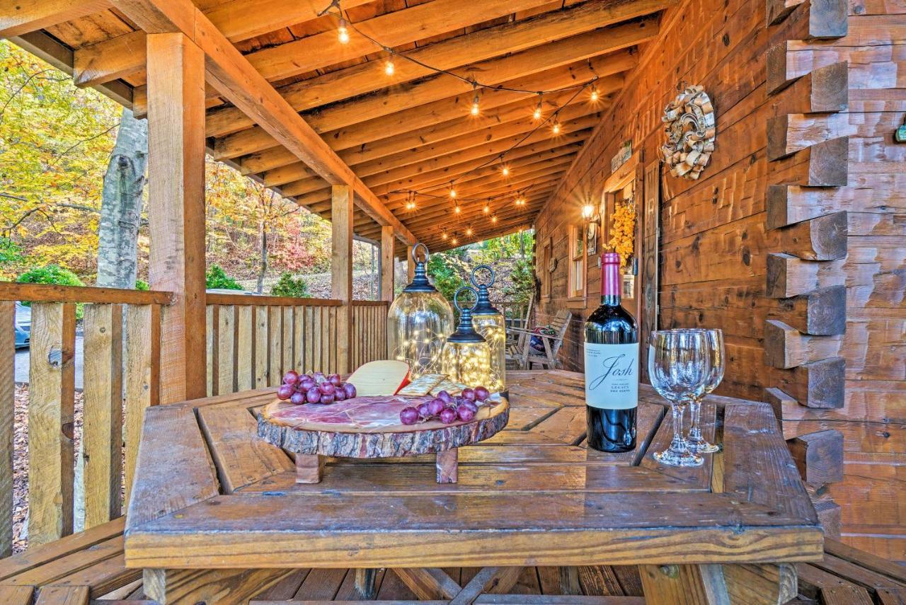 Grin N Bear It Cabin With Hot Tub And Fire Pit! ピジョンフォージ エクステリア 写真
