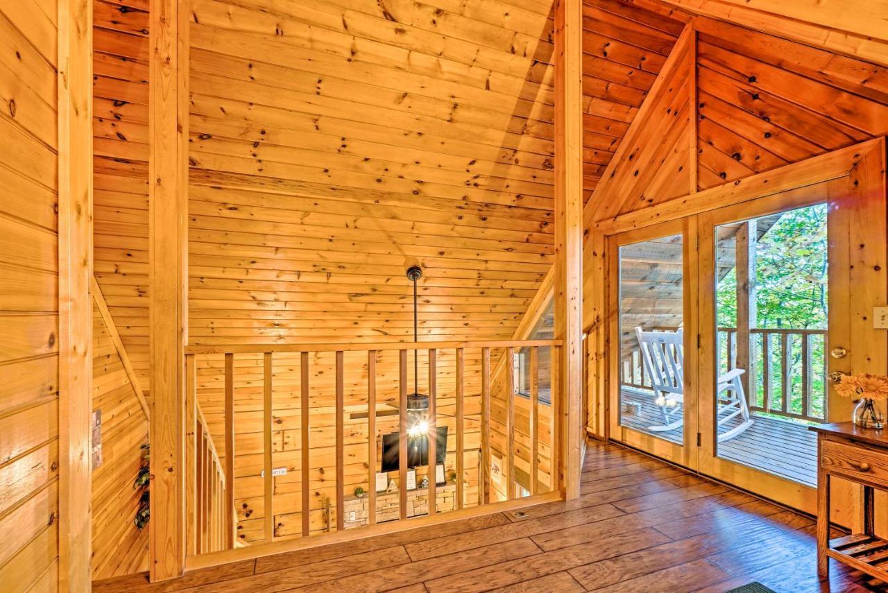 Grin N Bear It Cabin With Hot Tub And Fire Pit! ピジョンフォージ エクステリア 写真