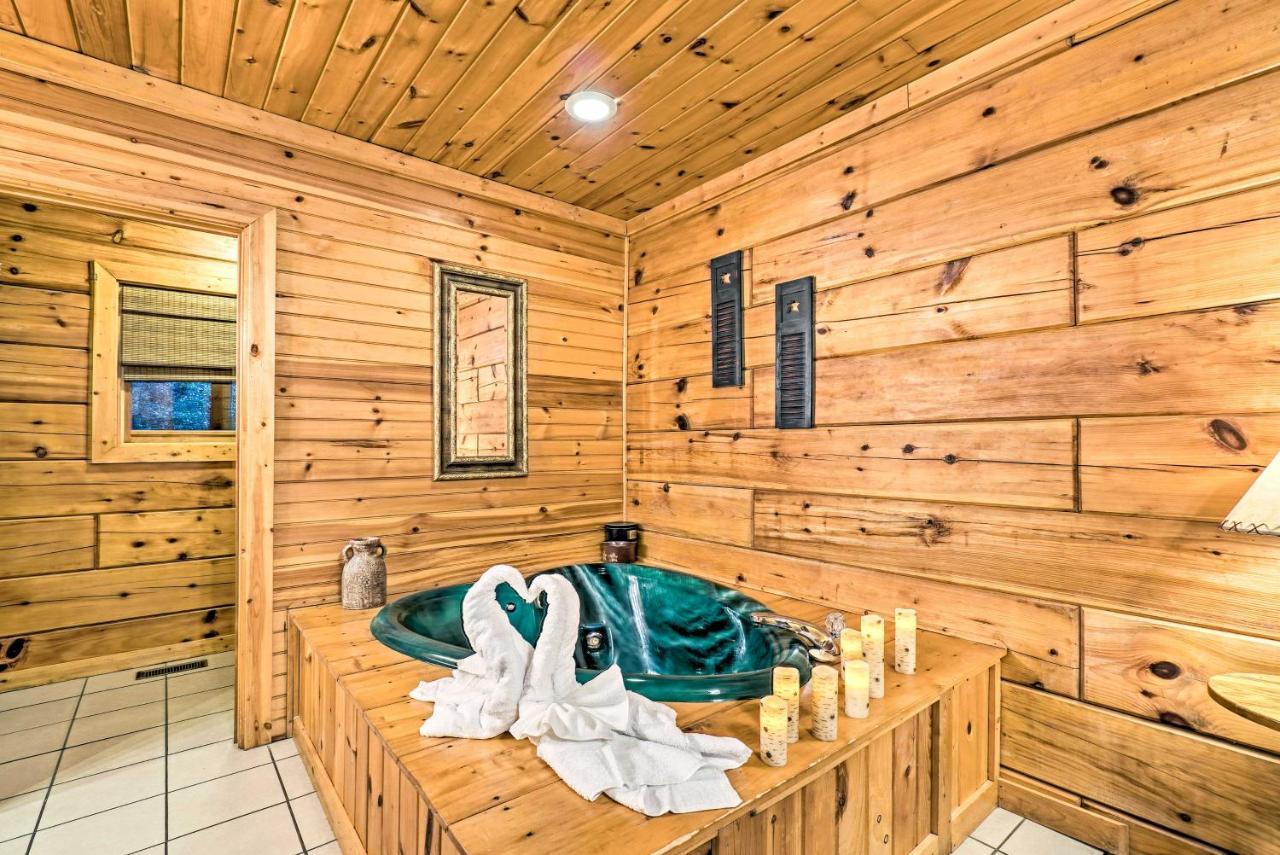 Grin N Bear It Cabin With Hot Tub And Fire Pit! ピジョンフォージ エクステリア 写真