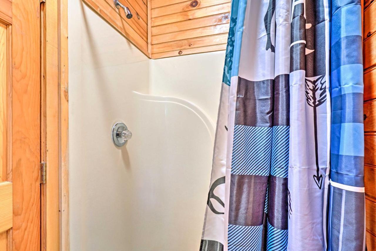 Grin N Bear It Cabin With Hot Tub And Fire Pit! ピジョンフォージ エクステリア 写真