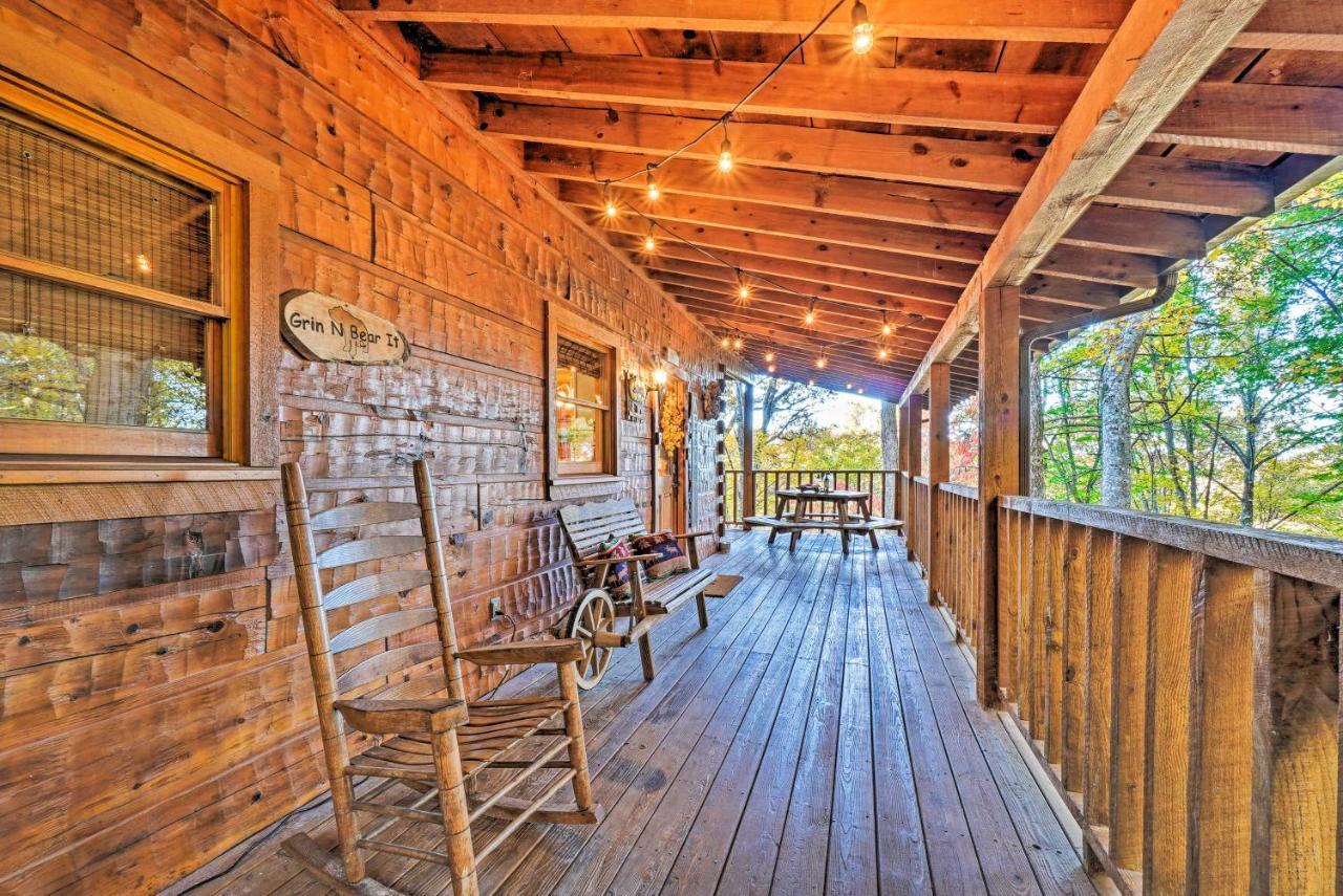 Grin N Bear It Cabin With Hot Tub And Fire Pit! ピジョンフォージ エクステリア 写真